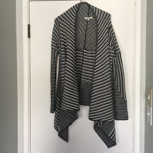 BB DAKOTA sweater in brand new condition